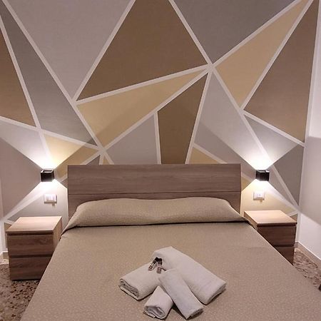 B&B "Gabriel&Melissa" Airport View - Nuova - Ristrutturato Gennaio 2022 Tessera Eksteriør billede