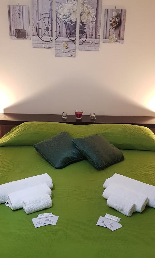 B&B "Gabriel&Melissa" Airport View - Nuova - Ristrutturato Gennaio 2022 Tessera Eksteriør billede
