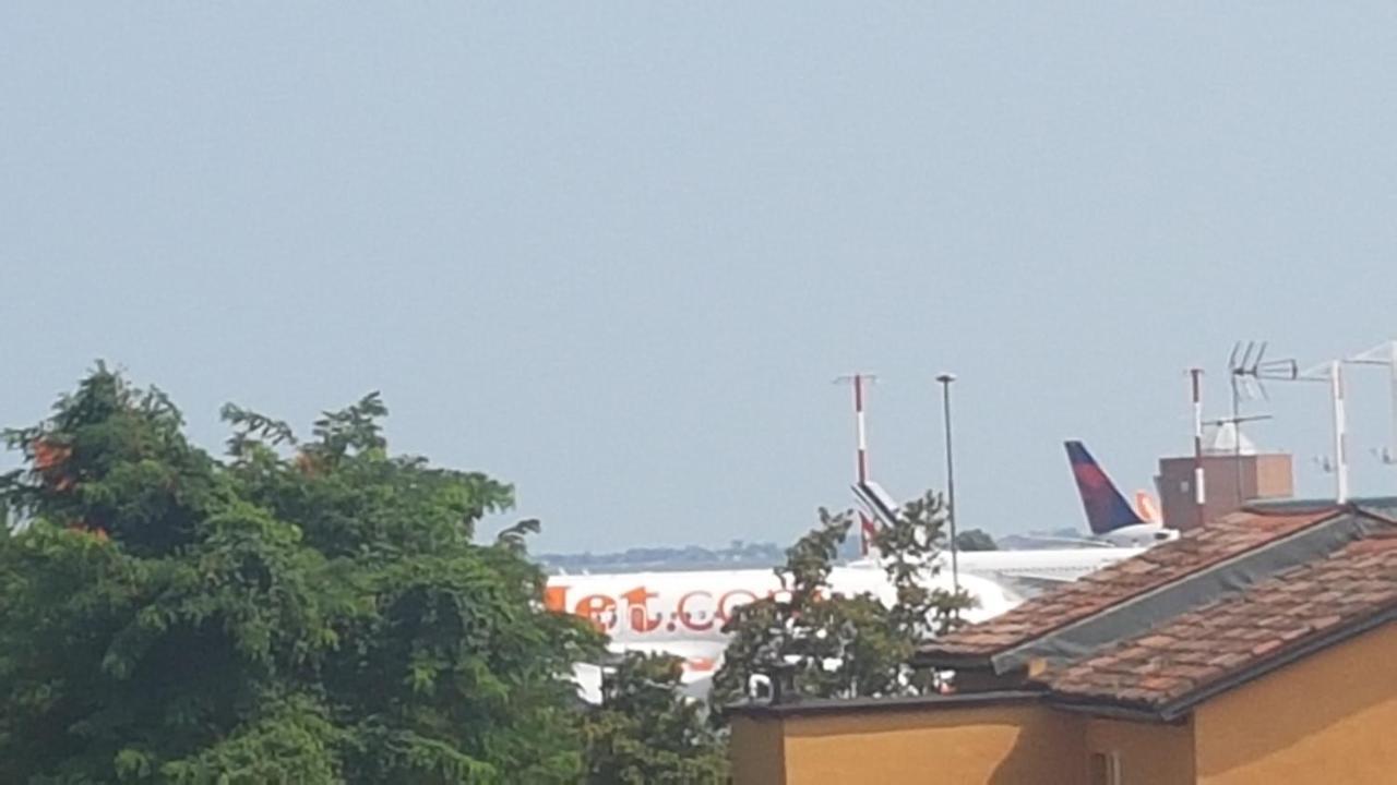 B&B "Gabriel&Melissa" Airport View - Nuova - Ristrutturato Gennaio 2022 Tessera Eksteriør billede