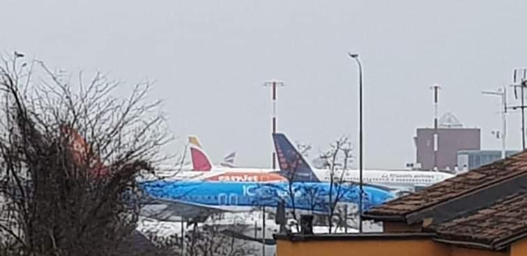 B&B "Gabriel&Melissa" Airport View - Nuova - Ristrutturato Gennaio 2022 Tessera Eksteriør billede