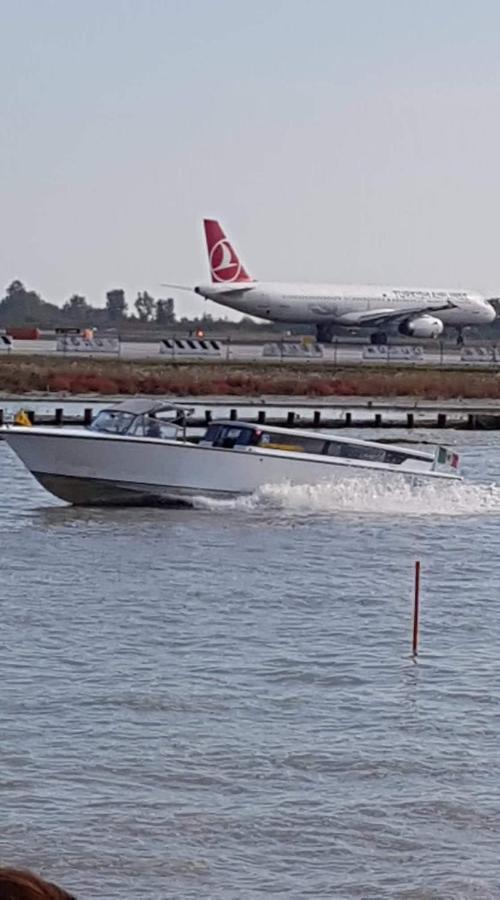 B&B "Gabriel&Melissa" Airport View - Nuova - Ristrutturato Gennaio 2022 Tessera Eksteriør billede