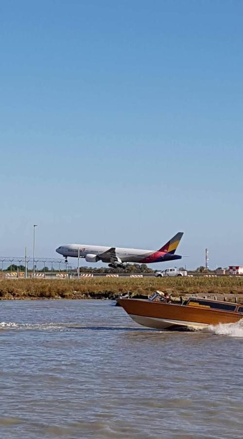 B&B "Gabriel&Melissa" Airport View - Nuova - Ristrutturato Gennaio 2022 Tessera Eksteriør billede