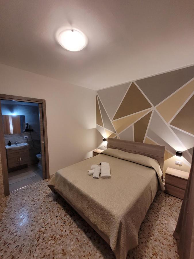 B&B "Gabriel&Melissa" Airport View - Nuova - Ristrutturato Gennaio 2022 Tessera Eksteriør billede